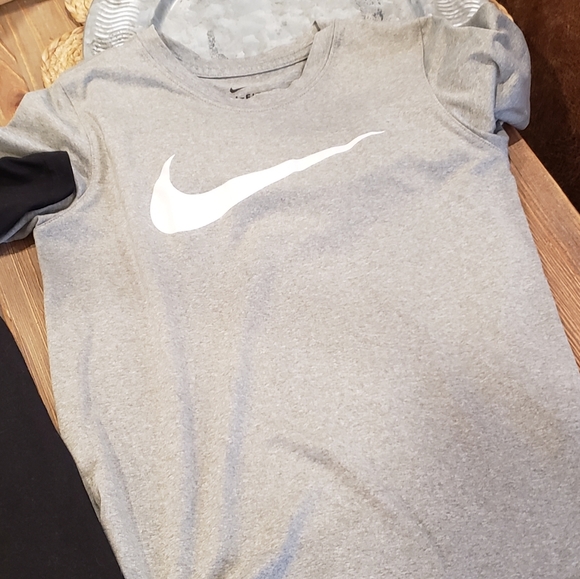 4 NIKE YOUTH/BOYS Small Shirts (Dry-Fit) - Picture 3 of 14